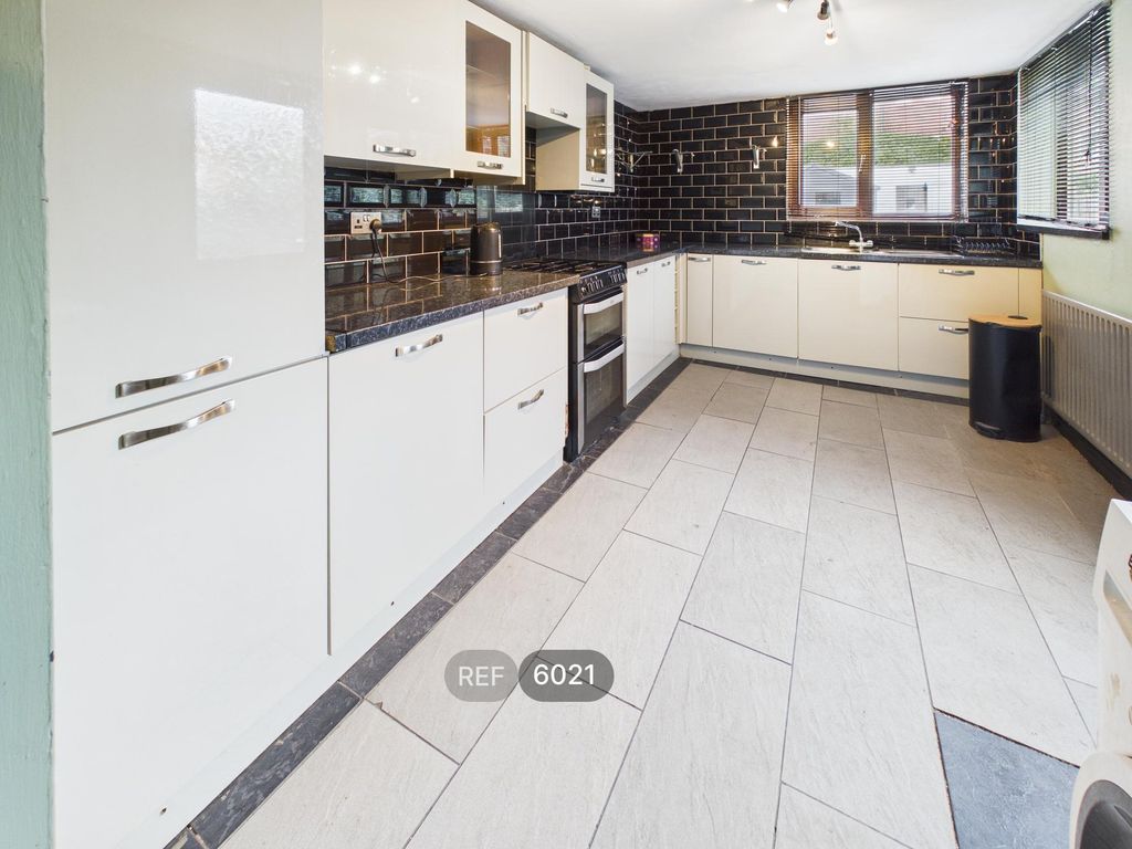 Property photo 2 of 21 Kitchen