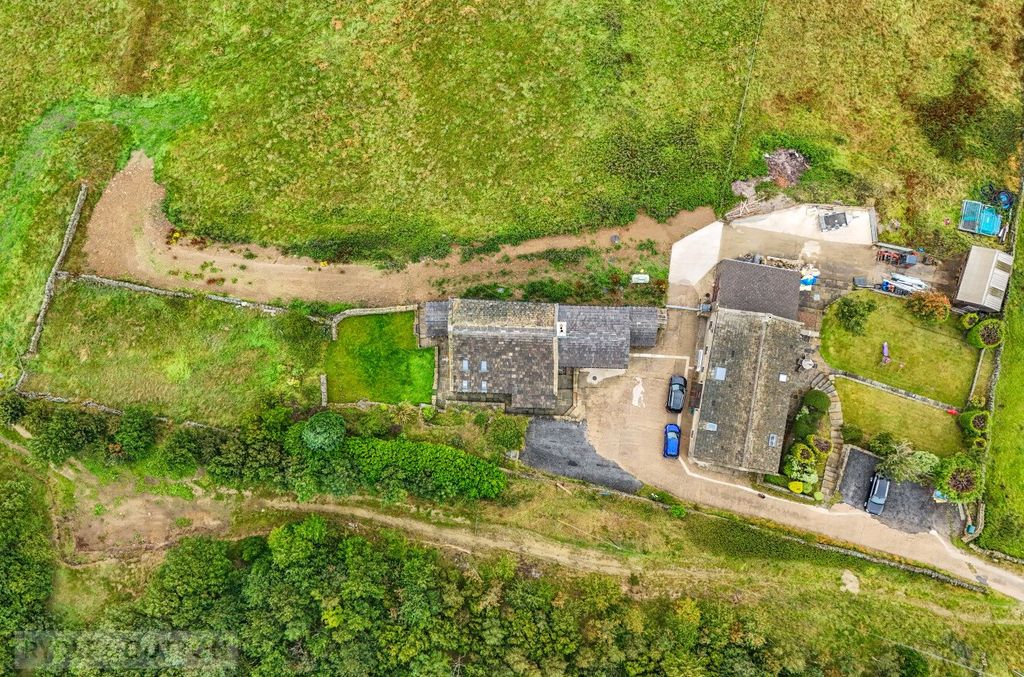 Property photo 2 of 41 Picture No. 14