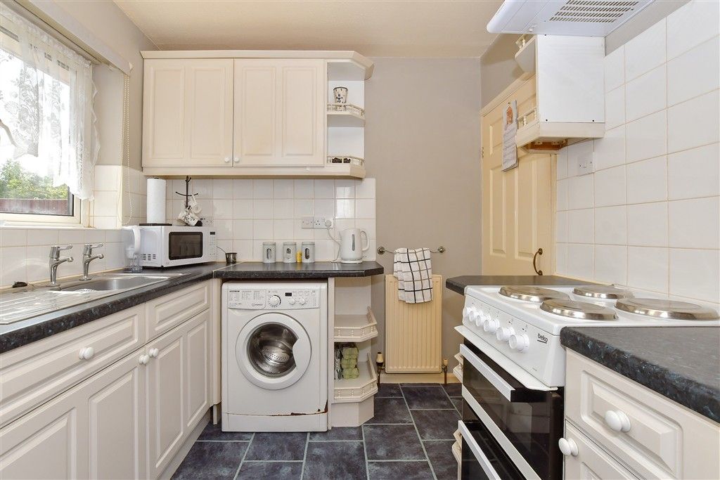 Property photo 3 of 8 Kitchen