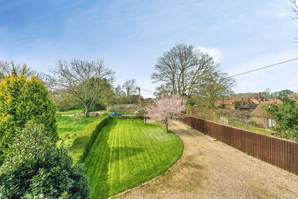 Property photo 2 of 25