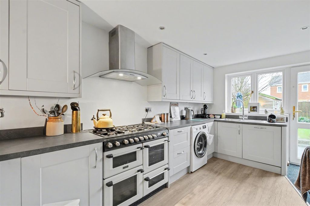 Property photo 3 of 20 Kitchen