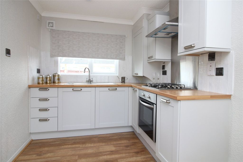 Property photo 2 of 10 Picture No. 12