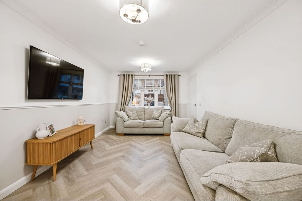 Property photo 2 of 26 Lounge