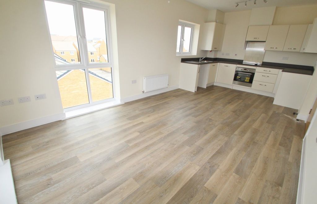 Property photo 2 of 10 Kitchen/Lounge