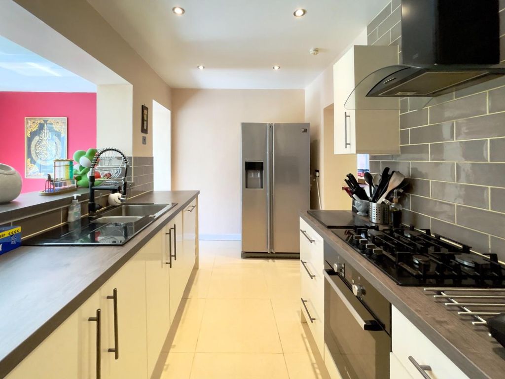 Property photo 3 of 32 Kitchen