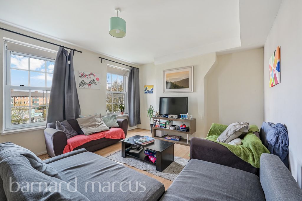 Property photo 2 of 7 Living Room