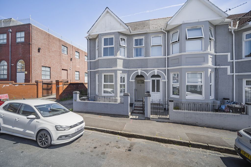 Property photo 1 of 31