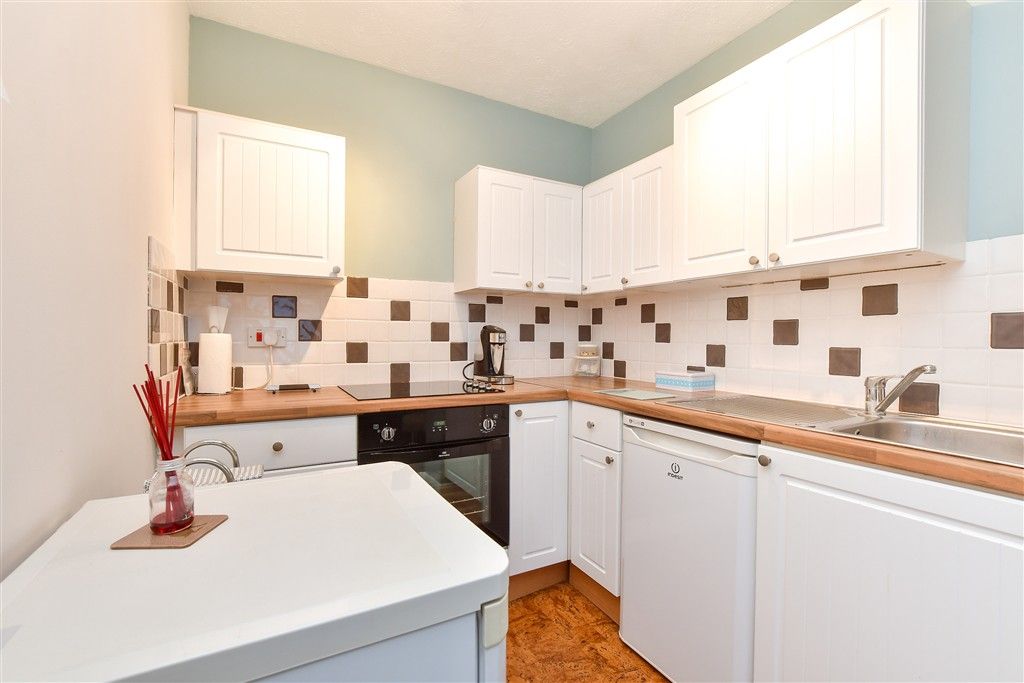 Property photo 3 of 10 Kitchen / Lounge