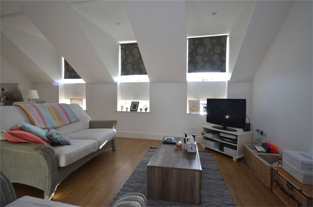 Property photo 3 of 8 Picture No. 06