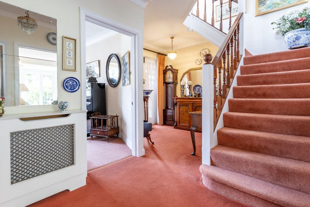 Property photo 2 of 23 4281213