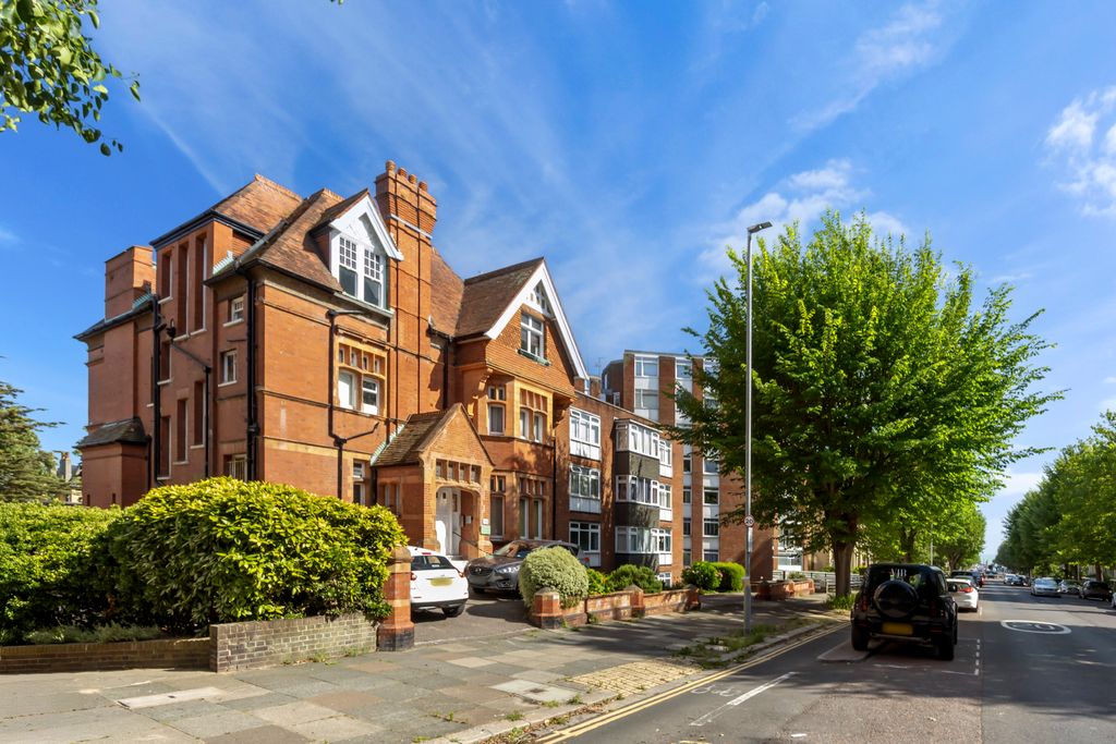 Property photo 1 of 12