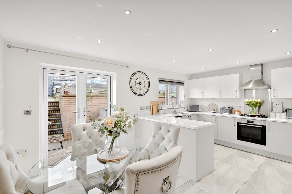 Property photo 2 of 45