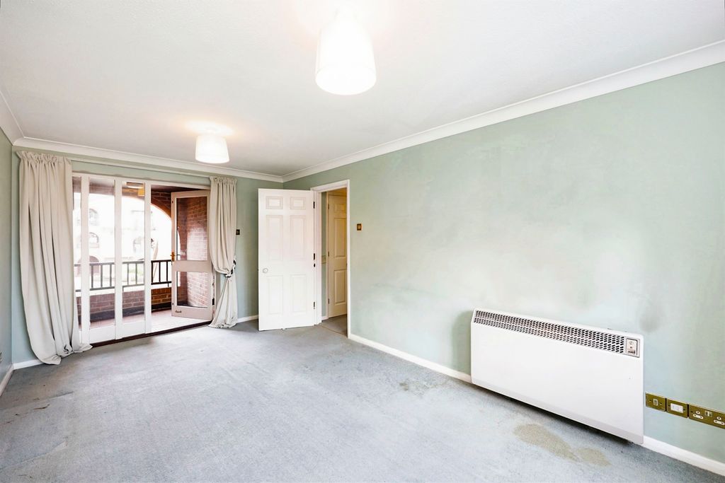 Property photo 2 of 18
