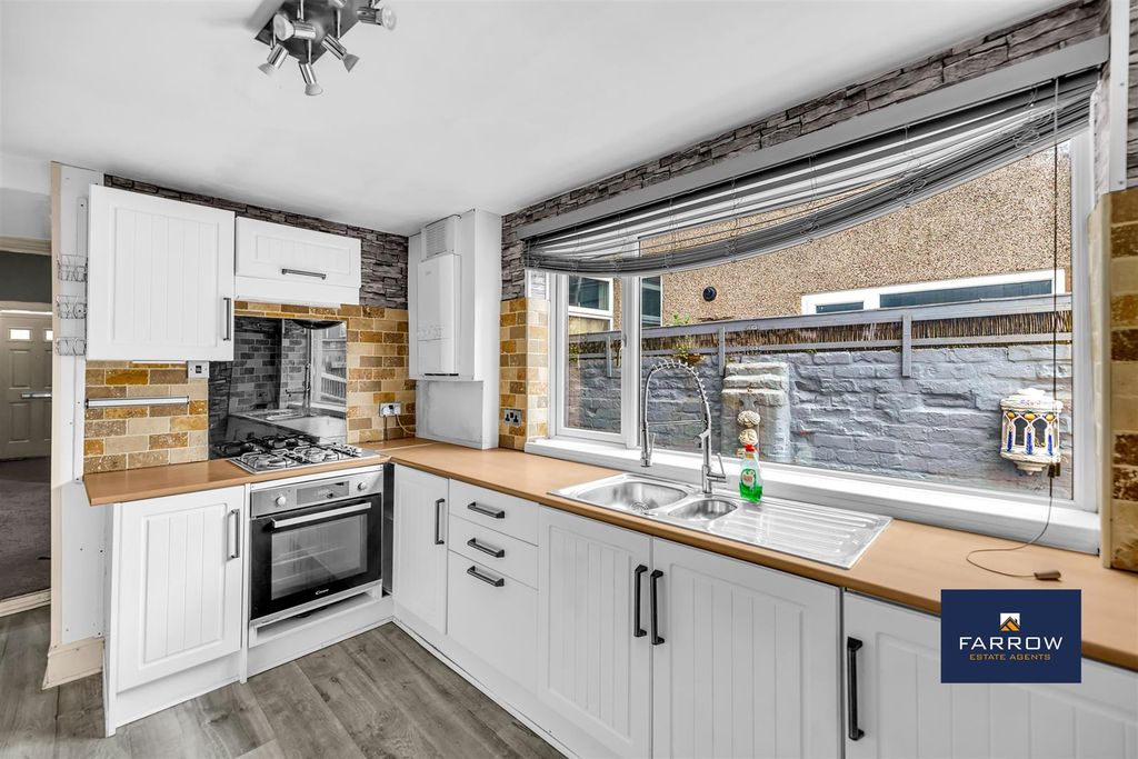 Property photo 2 of 22 Kitchen