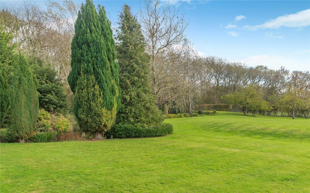 Property photo 3 of 20 Garden