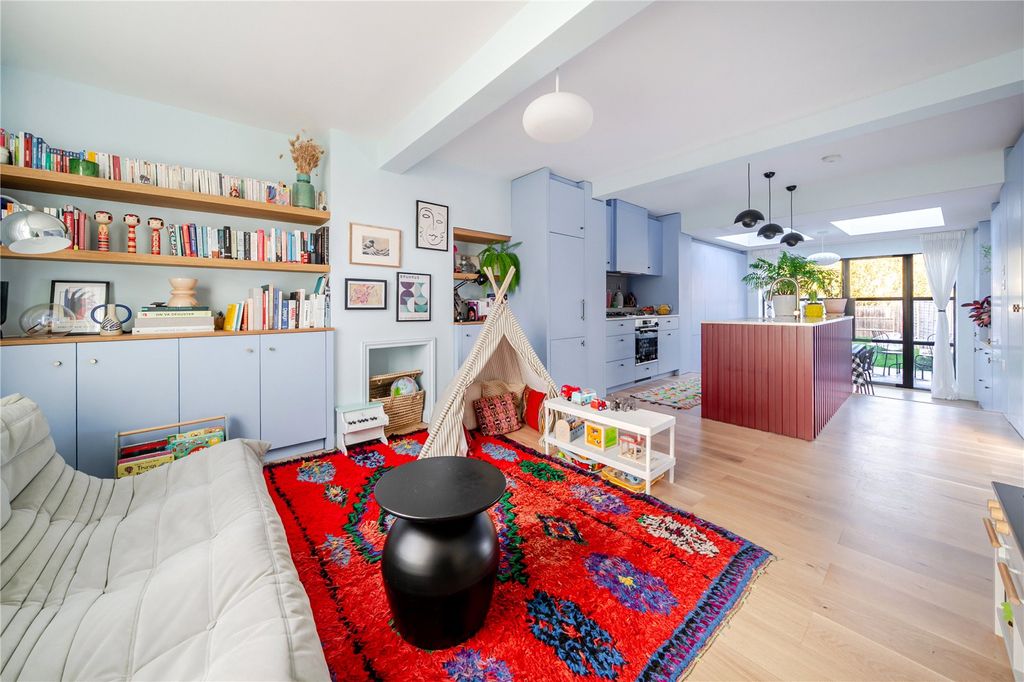 Property photo 3 of 20 Picture No. 18