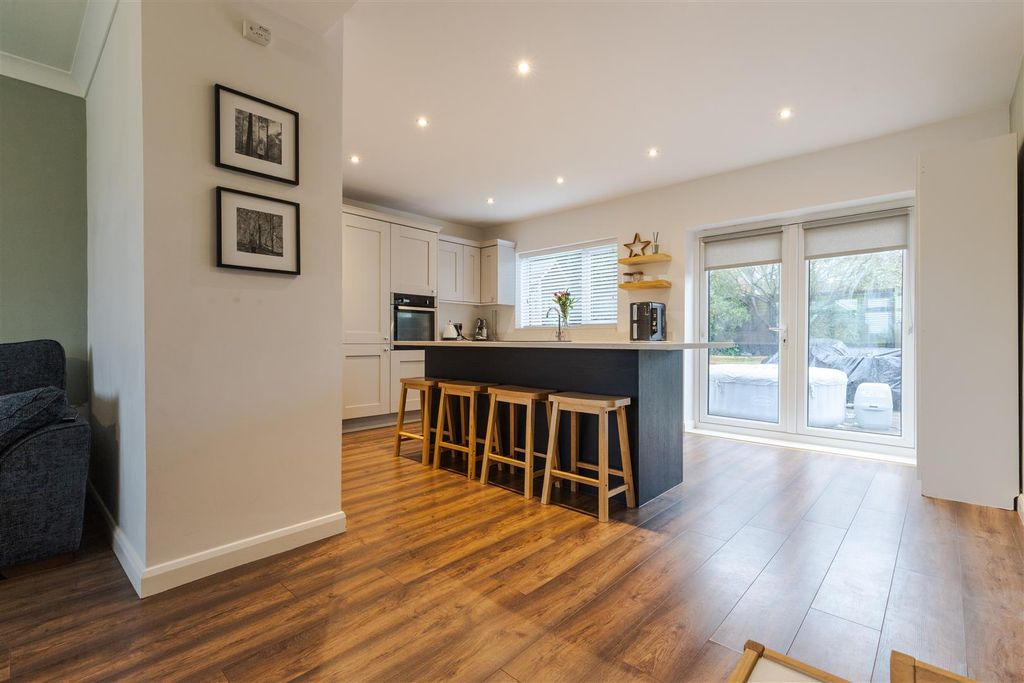 Property photo 3 of 18 Kitchen Diner