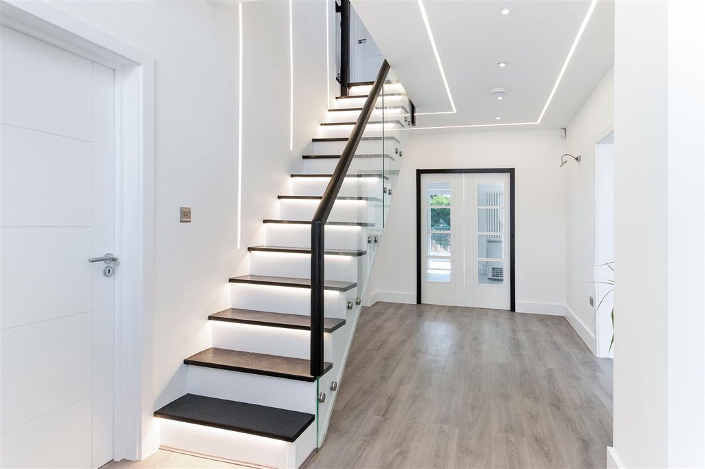 Property photo 2 of 34 Southway,44 (37).Jpg