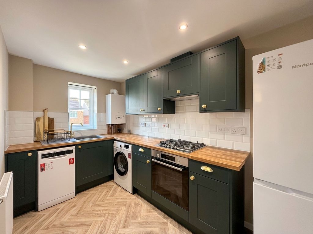 Property photo 1 of 8 Kitchen