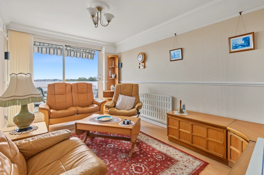 Property photo 2 of 15 5690563