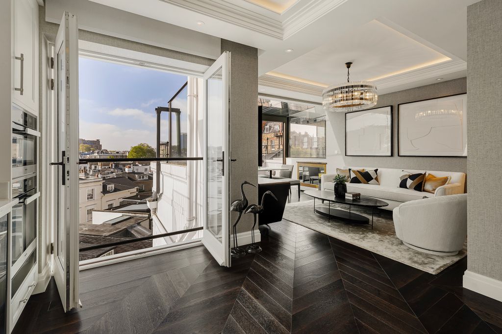 Property photo 2 of 28