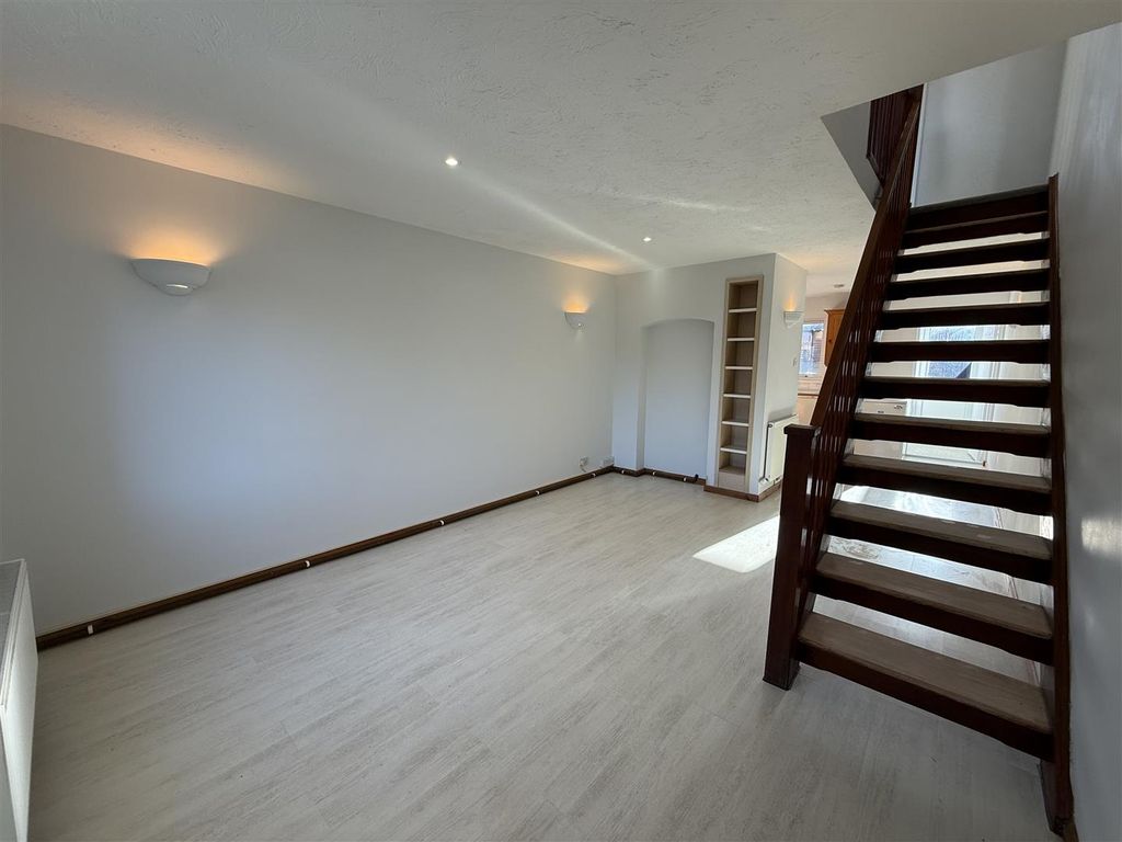 Property photo 2 of 10 Living Room