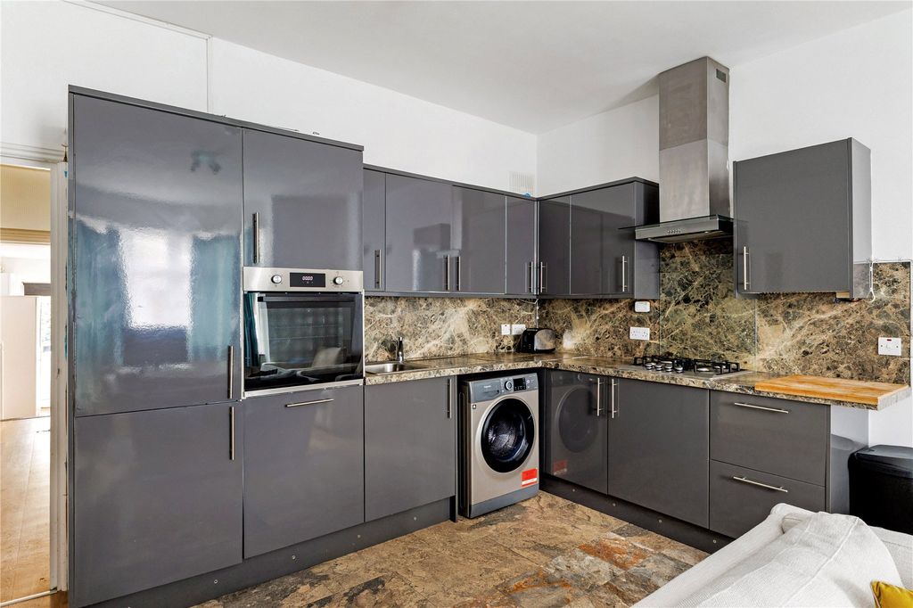 Property photo 3 of 23 Picture No. 17