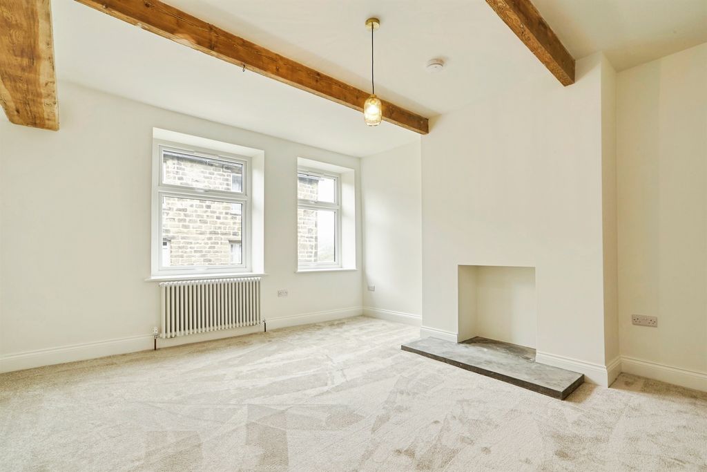 Property photo 3 of 25