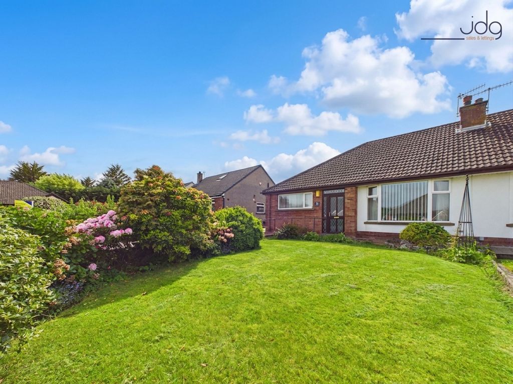 Property photo 1 of 17 Welcome To Lawnswood Avenue!