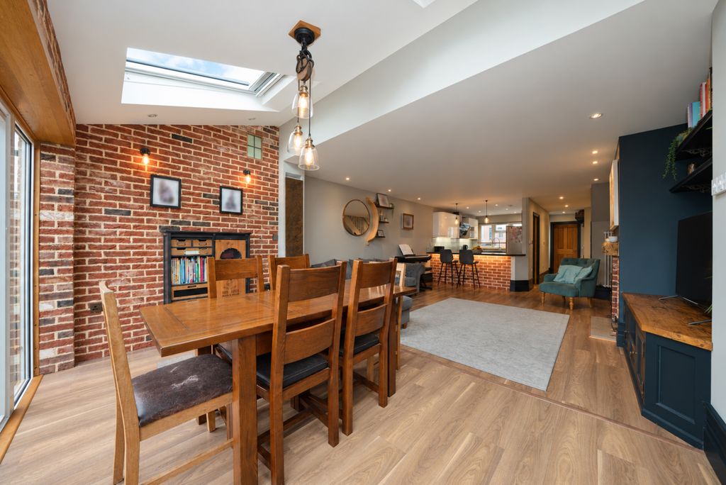 Property photo 2 of 15 57-Kingsland-Road-5513
