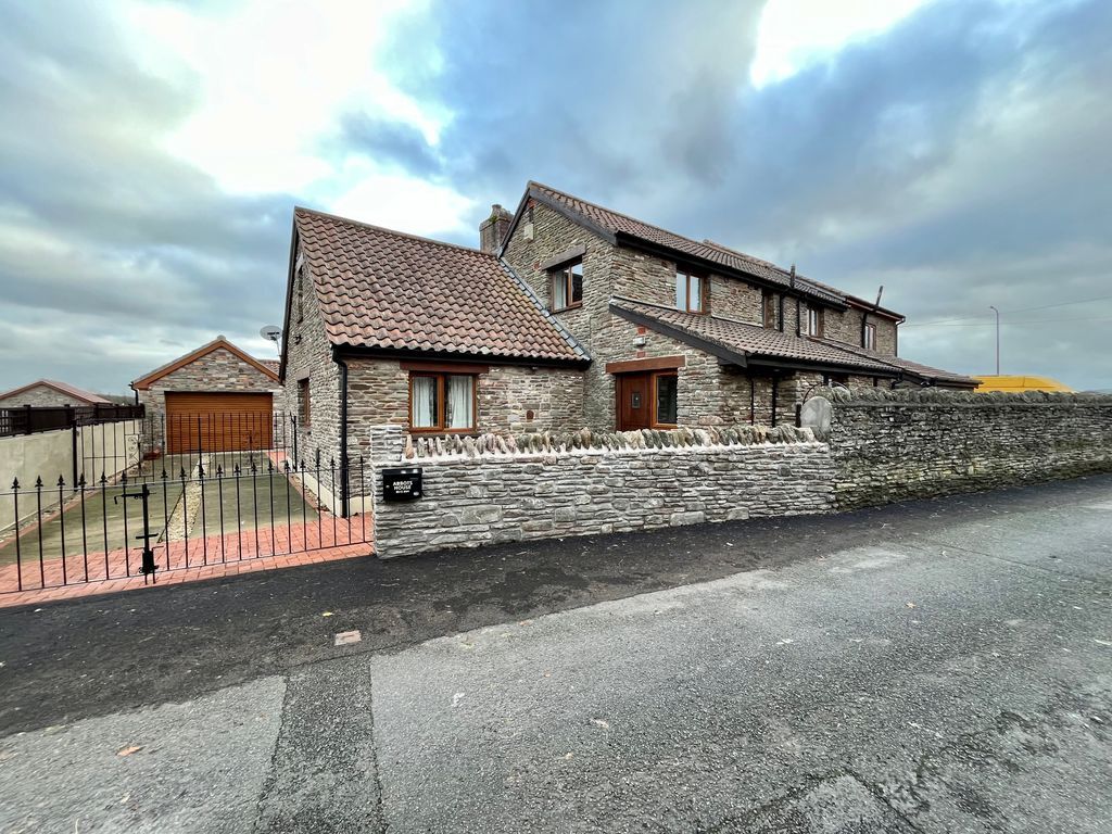 Property photo 1 of 25 Front