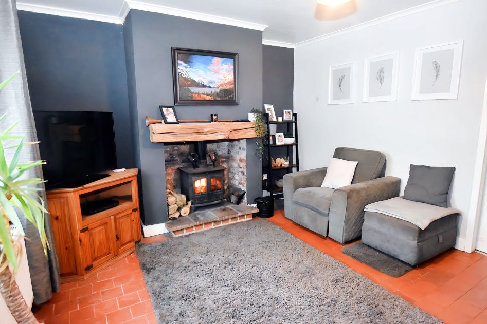 Property photo 3 of 22 Lounge 3