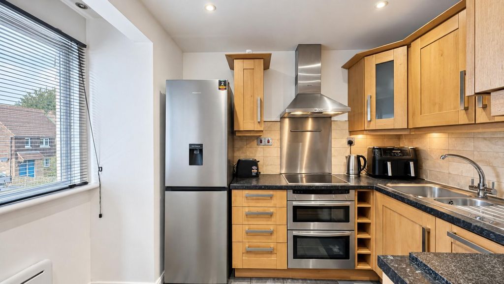 Property photo 2 of 11 Kitchen