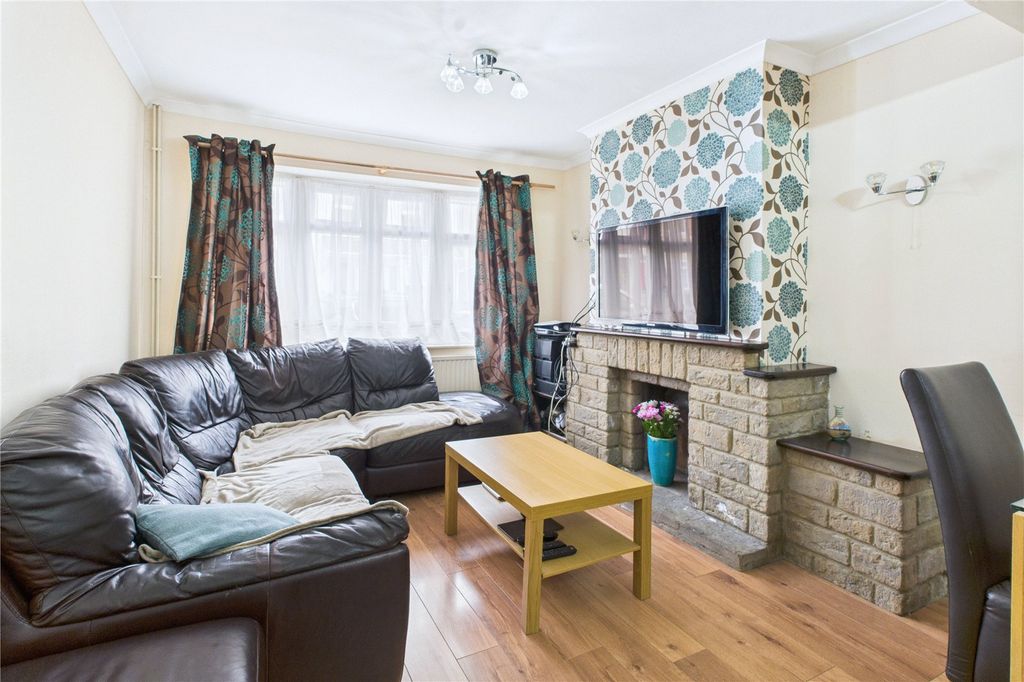 Property photo 3 of 17 Picture No. 01