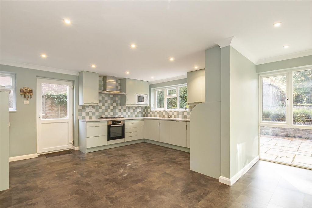 Property photo 2 of 16 11_64935.Jpg