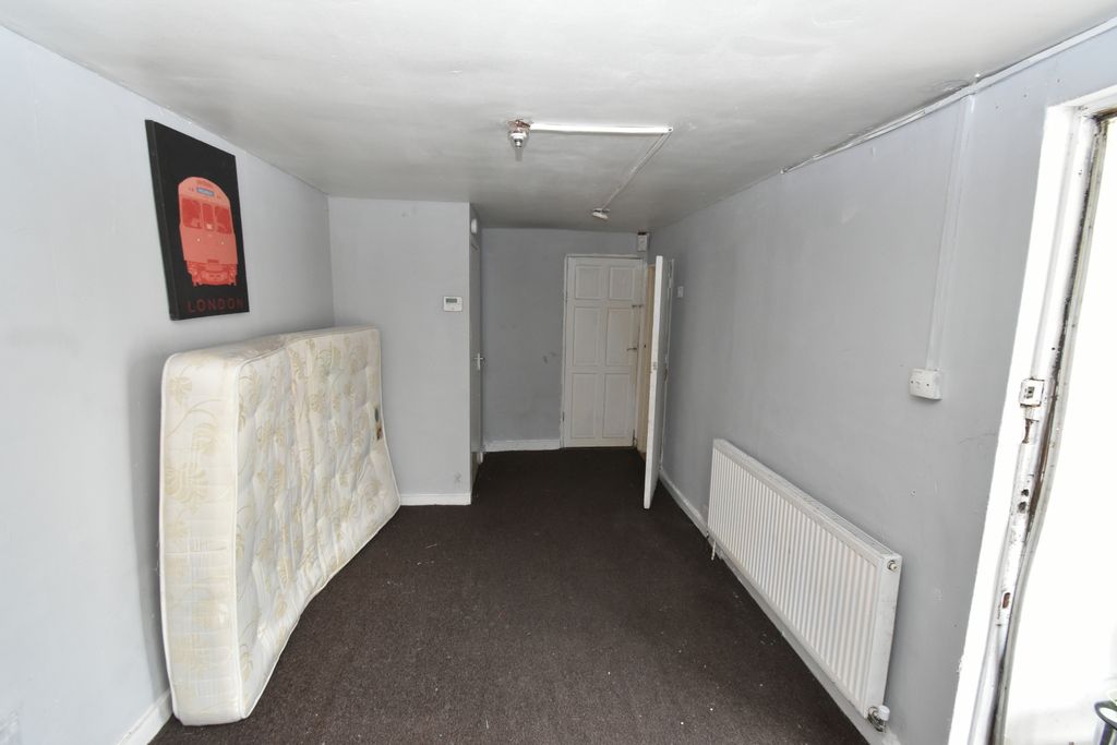 Property photo 3 of 7 Gallery
