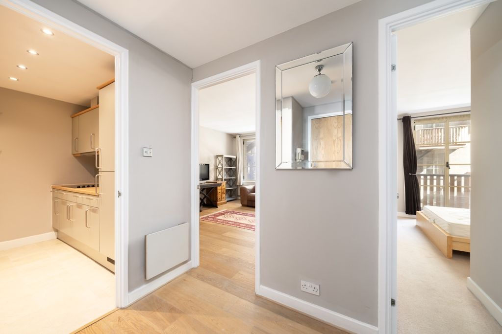 Property photo 3 of 9 The Circle 41 (09...