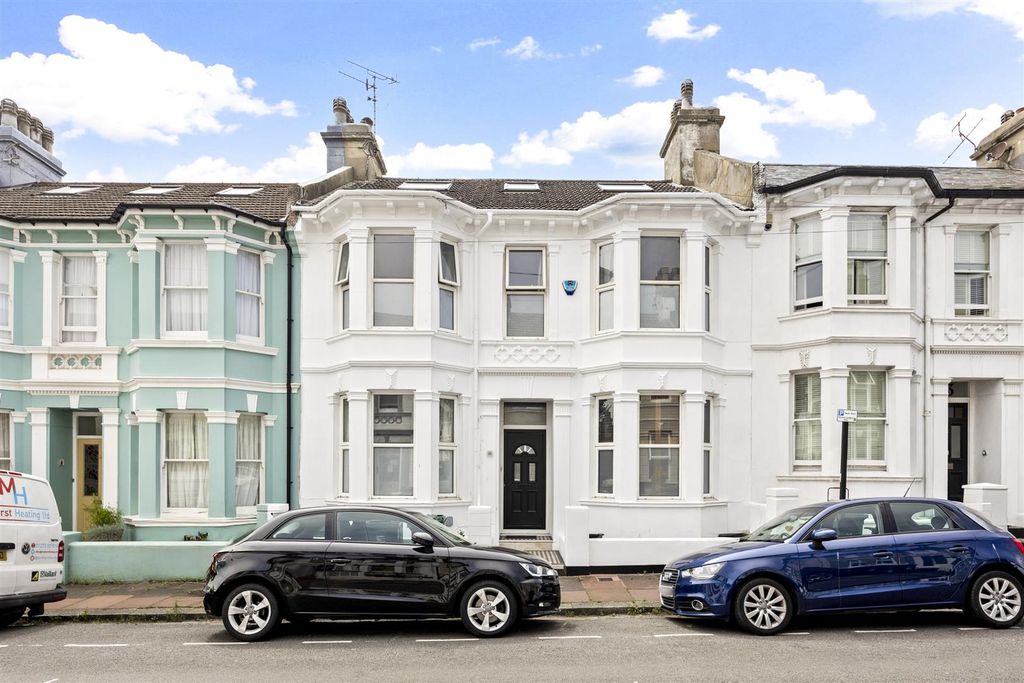 Property photo 1 of 21 Stafford Road, 11-020.Jpg