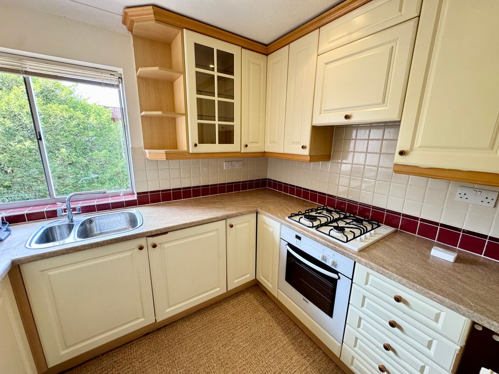 Property photo 2 of 6 31 West Mount - Kitchen