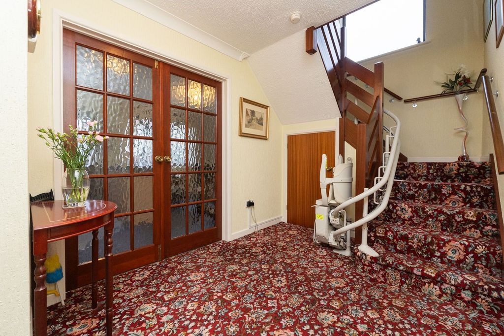 Property photo 2 of 27