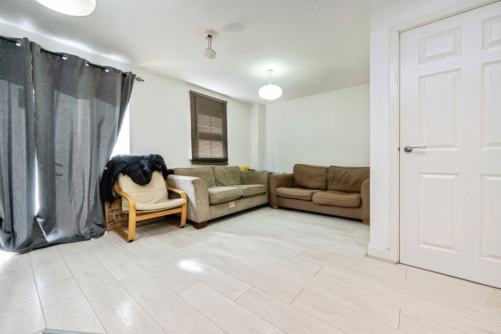 Property photo 2 of 23 Pbox-Img.Jpg