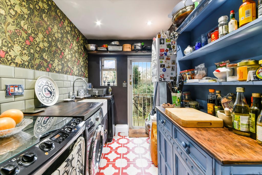 Property photo 2 of 16 Image