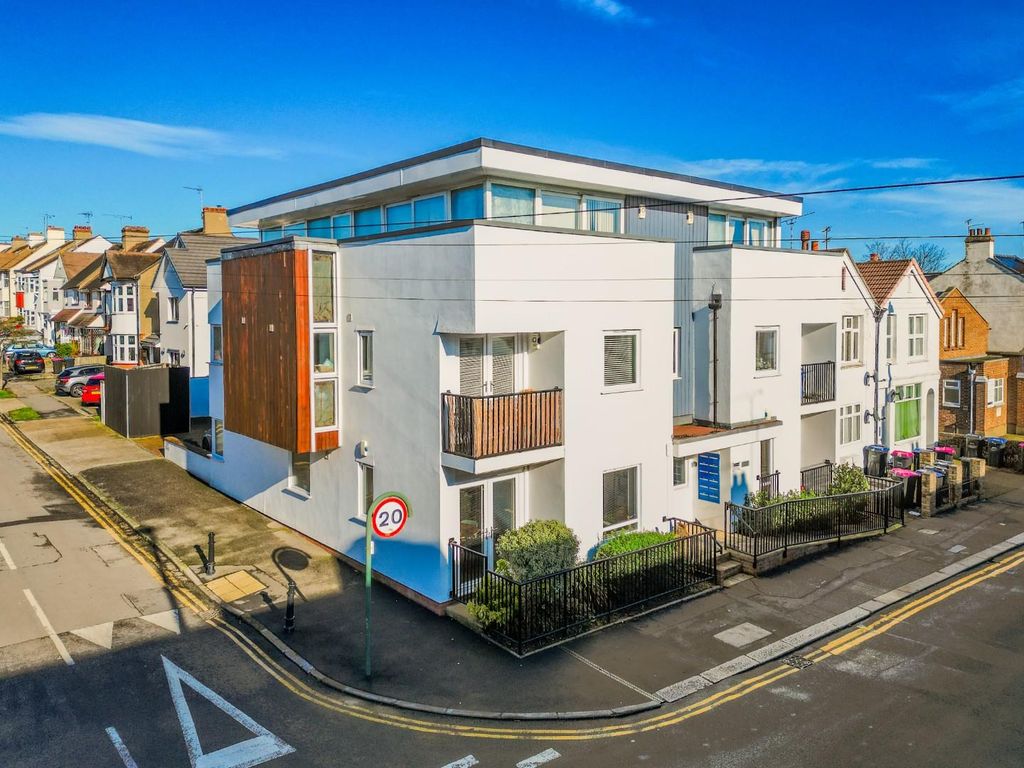 Property photo 1 of 17 Front