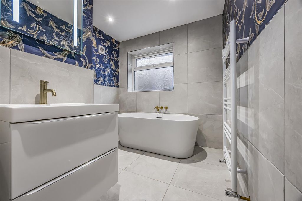 Property photo 3 of 30 176 Hazelton Way, Horndean-Porticomarketing-Soldby