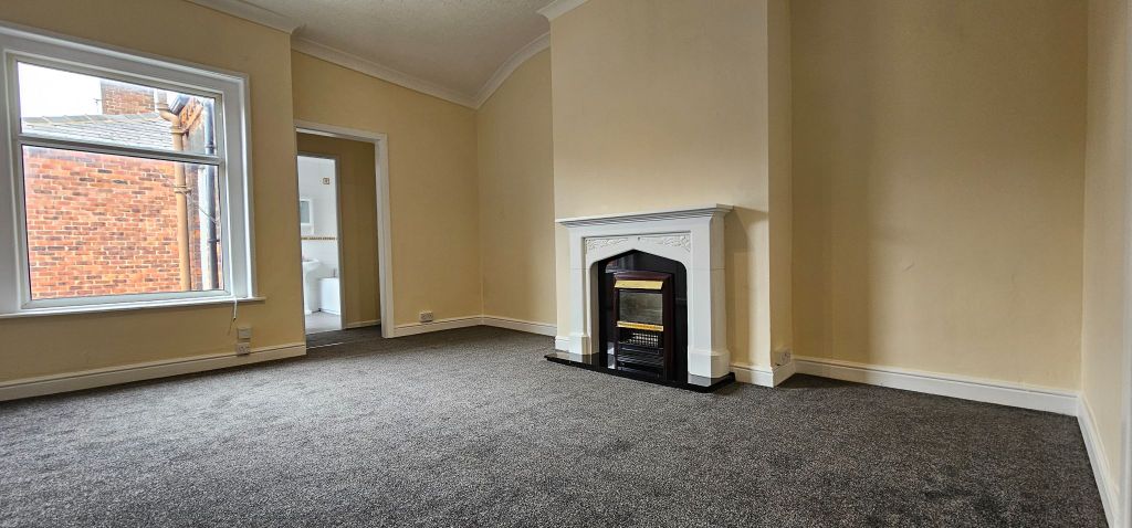 Property photo 3 of 6 Lounge