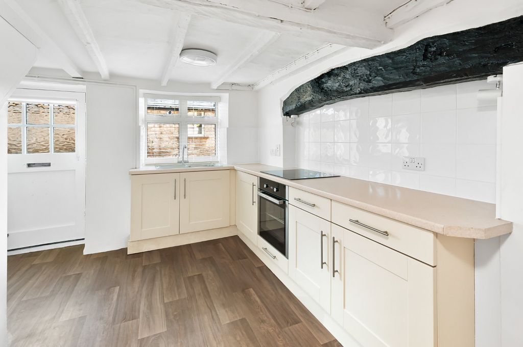 Property photo 3 of 8 Kitchen