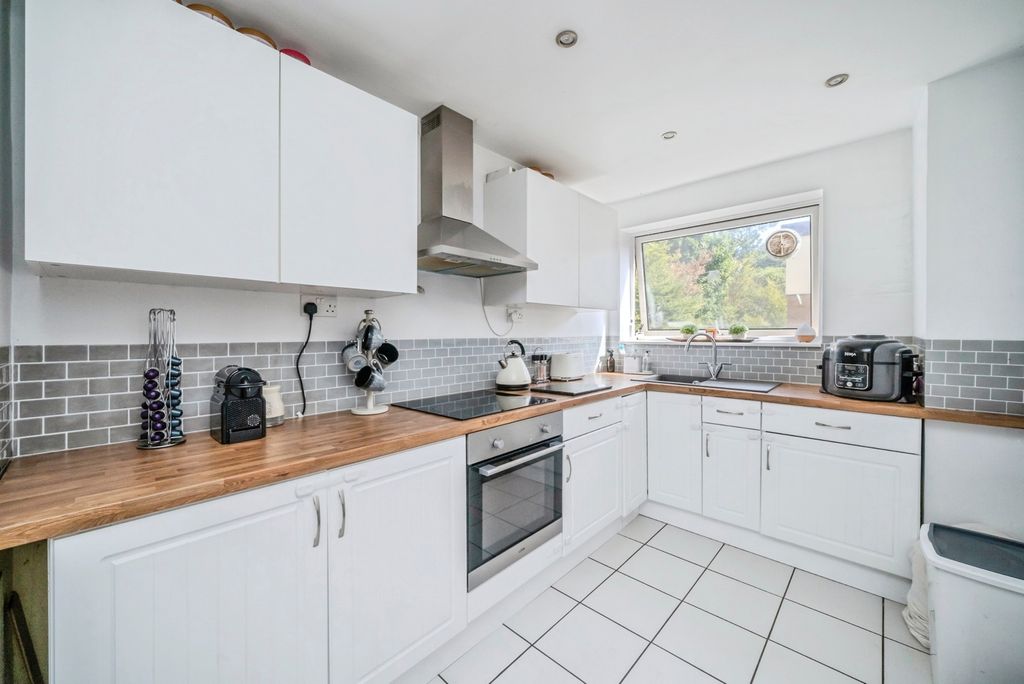 Property photo 2 of 17 Photo