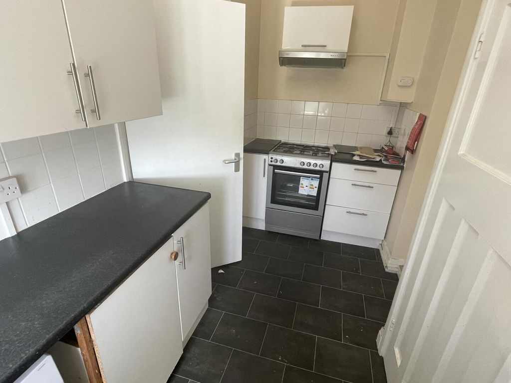 Property photo 3 of 9 Kitchen