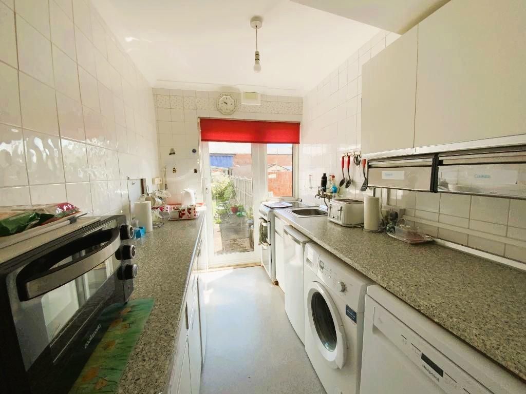 Property photo 3 of 14 Kitchen 9'9 x 6'3