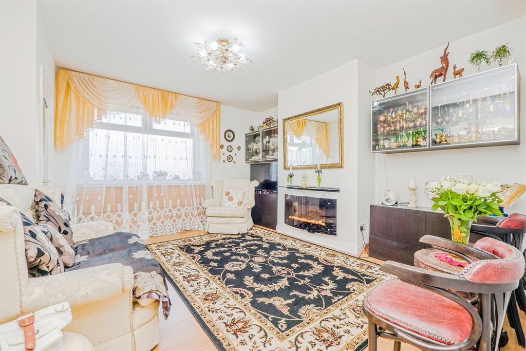 Property photo 2 of 17